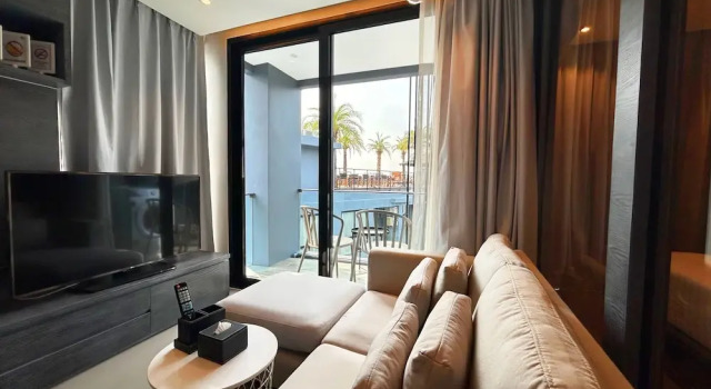 Апартаменты 1BR with Rooftop Pool & Gym  C191