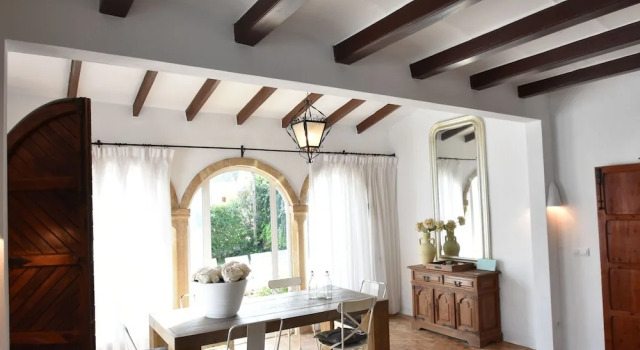 Spanish Villa with Spacious Terrace & Pool near Beach