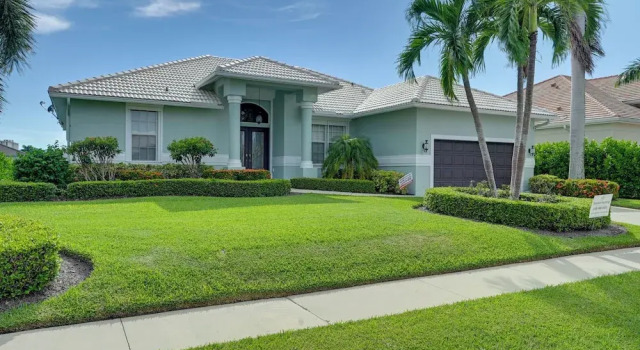 Коттедж Marco Island Home w/ Southwest Sun & 2 Mi to Beach