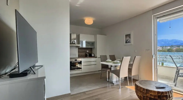 Апартаменты Deluxe Seaside Apartment with Pool