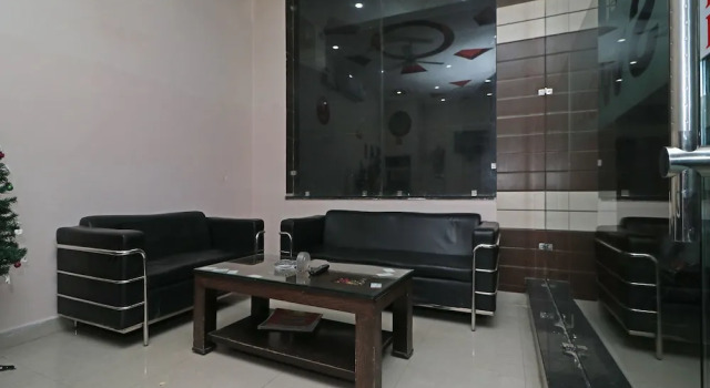 OYO 11633 Hotel Sweet Palace, Забронировать Отель Отели Нью-Дели с завтраком, Завтраки
