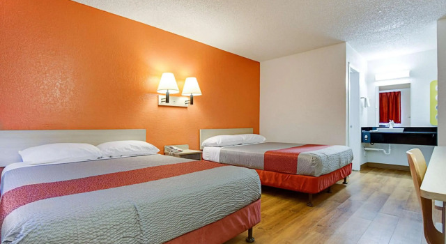 Motel 6-Tempe, AZ - Scottsdale South, Забронировать Мотель Пруд в Темпе Phoenix Metropolitan Area, рядом с Vista Del Camino Park