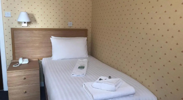 Одноместный номер Standard Queens Hotel