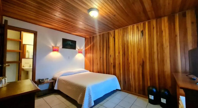 Четырёхместный номер Classic Monteverde Country Lodge