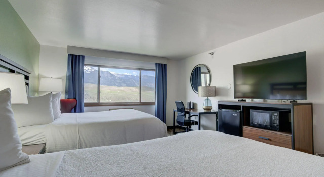 Четырёхместный номер Standard Ridgeline Hotel at Yellowstone, an Ascend Collection Hotel