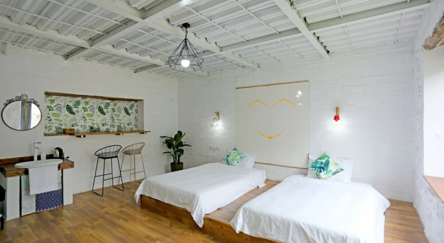 Roseann's Courtyard, Book Hotel Hoteller i Beijing Province med parkering, Parkering