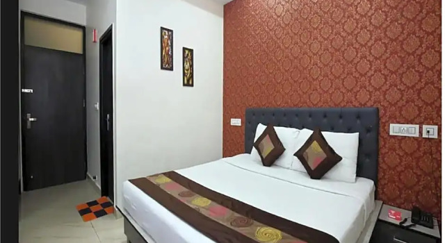Hotel Cross Road By WB Inn, Забронировать Отель Уннао штат Уттар-Прадеш