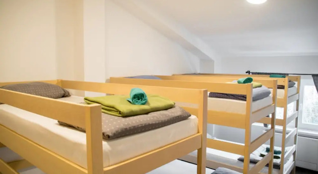Кровать в общем номере Wine Hill Hostel