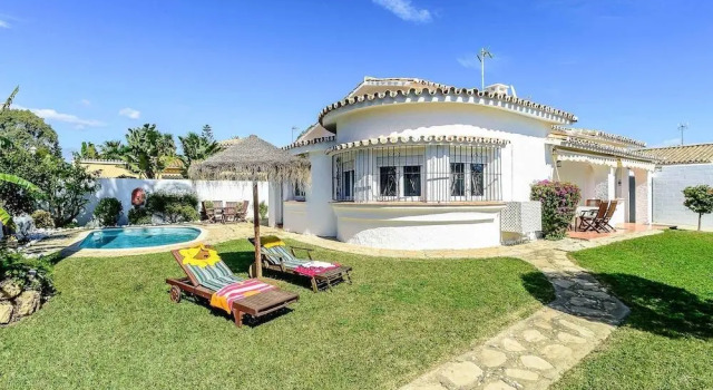 Villa Barclay, Забронировать Вилла Отели Эстепона с парковкой, рядом с Теннисный корт Bel Air, Парковка
