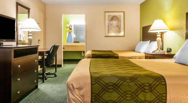 Четырёхместный номер Standard Econo Lodge Vincennes