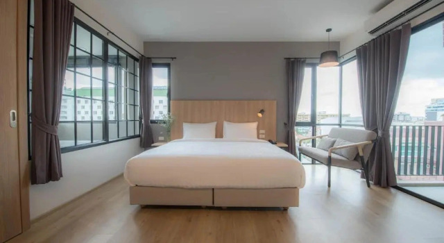 Люкс с красивым видом из окна Mii Hotel Srinakarin - Sukhumvit