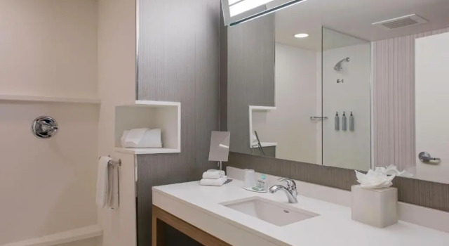 Четырёхместный номер Standard Courtyard by Marriott Hot Springs