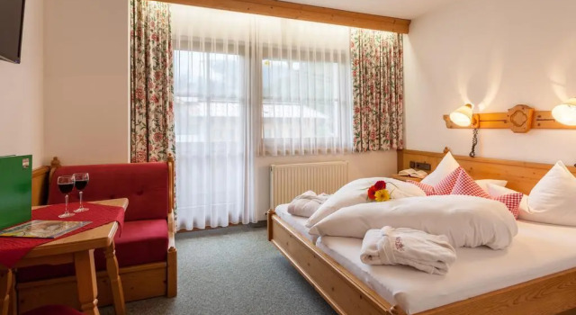 Hotel Garni Hanslerhof " Urlaub am Bauernhof ", Забронировать Отель Герлос Циллерталь