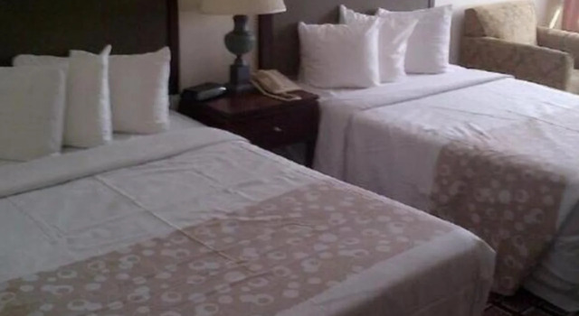 Ramada Plaza Wickliffe, Rezerwuj Hotel Hotele w Wickliffe z parkingiem, Parking