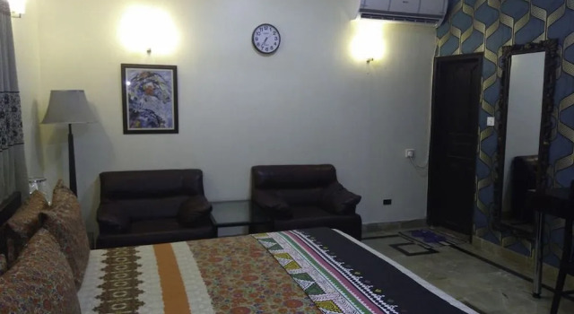 Cosy Vista Guest House, Prenota Affittacamere Hotel a Karachi con parcheggio, Parcheggio