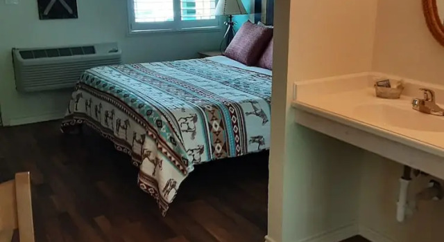 Номер Standard с видом на реку Horseshoe Riverside Lodge