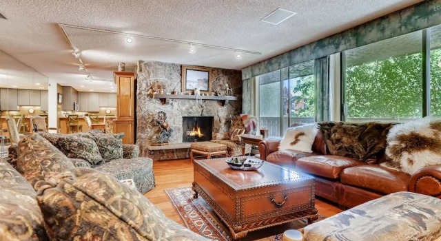 New Listing! Apres-ski Dream - Walk To Gondolas 4 Bedroom Condo