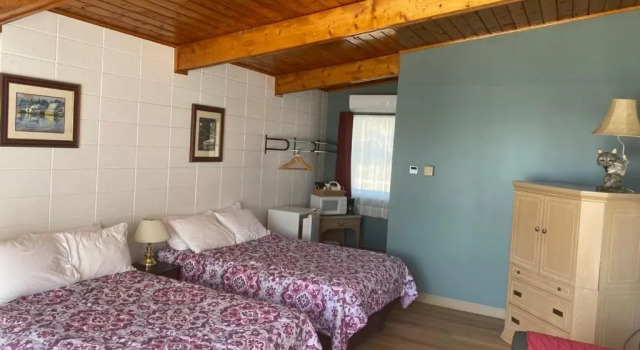Трёхместный номер Standard Huron Sands Motel and Restaurant