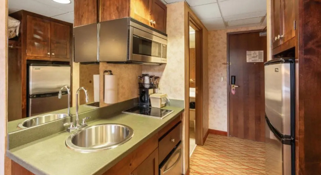 Четырёхместный номер Standard с видом на горы The Lodge at Big Sky