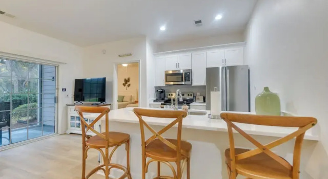 Апартаменты с 2 комнатами Sunset Beach Retreat - Monthly Rentals Welcome!