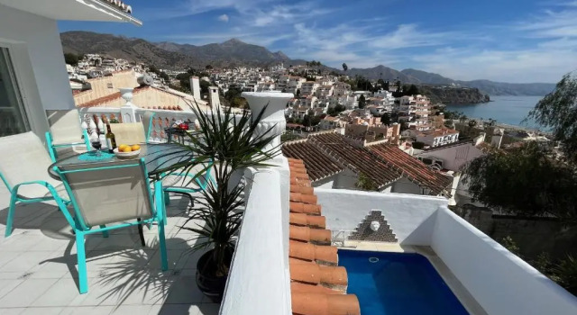 Nerja Paradise Rentals - Villa Rayo de Sol, Забронировать Вилла Коттеджи Нерха, рядом с Церковь Эль-Сальвадор, Коттедж