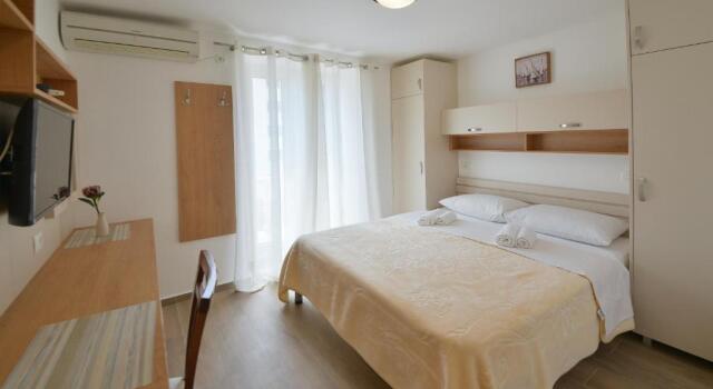 Apartmani Ljubo Rafailovic 2, Забронировать Отель Рафайловичи 