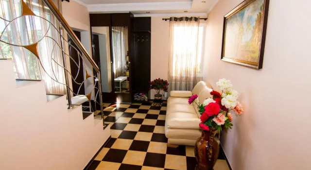 High-end 3BR Apartment - Private Garden, Terrace & BBQ, Prenota Appartamento Hotel a Muntenia con parcheggio, Parcheggio