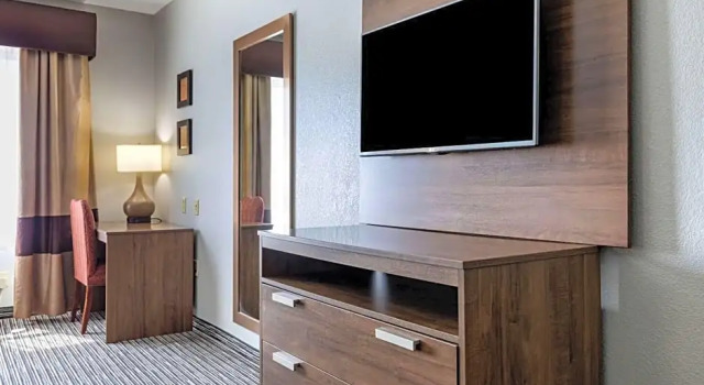 Люкс Quality Inn & Suites I-35 E-Walnut Hill