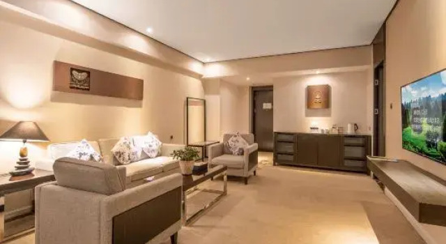 Люкс Comfort Xingyi Bast Dreamland Hotel