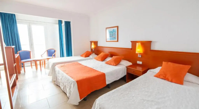 Четырёхместный номер Standard с видом на море Hotel Risech