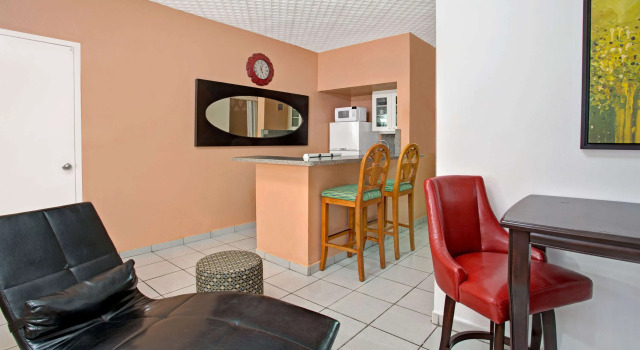 Четырёхместный номер Standard Knights Inn Hallandale