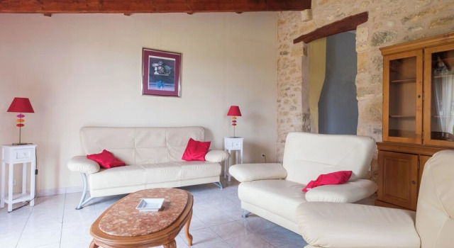 Luxurious Holiday Home with Swimming Pool in Meyrals