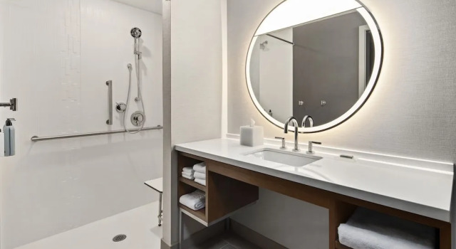 Двухместный люкс Courtyard by Marriott Owatonna Downtown