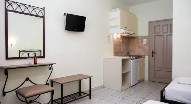 Трёхместный номер Standard с балконом Konstantinos Hotel & Apartments 2