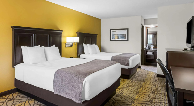 Четырёхместный номер Standard Best Western of Harbor Springs