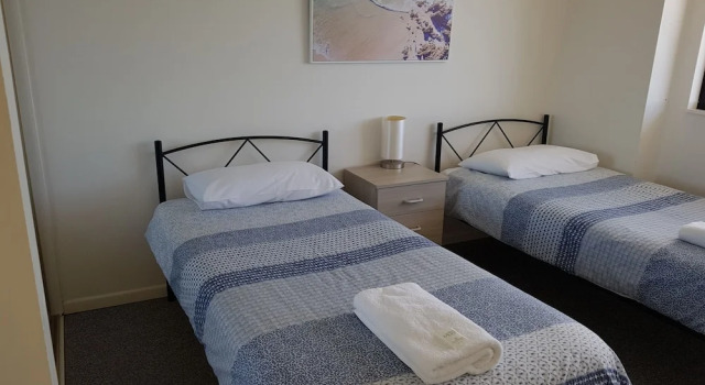 Двухместные апартаменты с 3 комнатами с балконом и с видом на океан Burgess @ Kings Beach Apartments