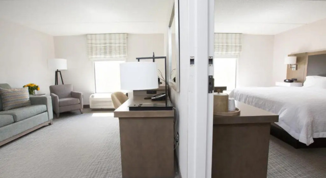 Люкс Hampton Inn Raynham-Taunton