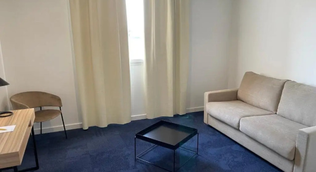 Люкс Golden Tulip Hotel & Rooftop Martigues Provence