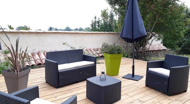 Коттедж с 2 комнатами Large friendly and bright villa with pool