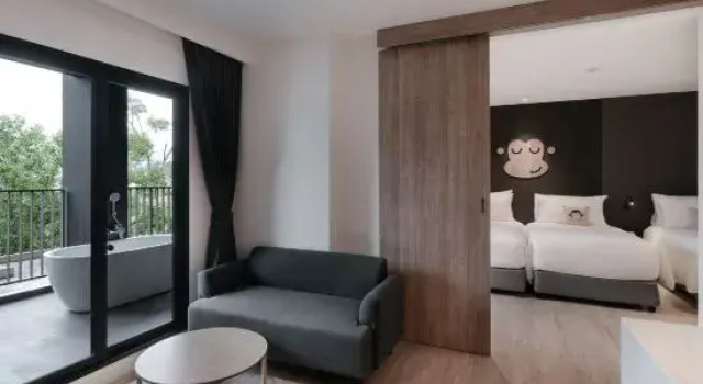 Трёхместный люкс c 1 комнатой Blu Monkey Hub and Hotel Laguna, Bangtao Phuket