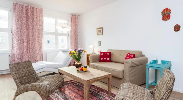 Апартаменты с 2 комнатами Lofty Torstr Apartments, 4 unique units from 1-3 bedrooms in Mitte, ideal for families & groups, from 2 up to 8 Guests