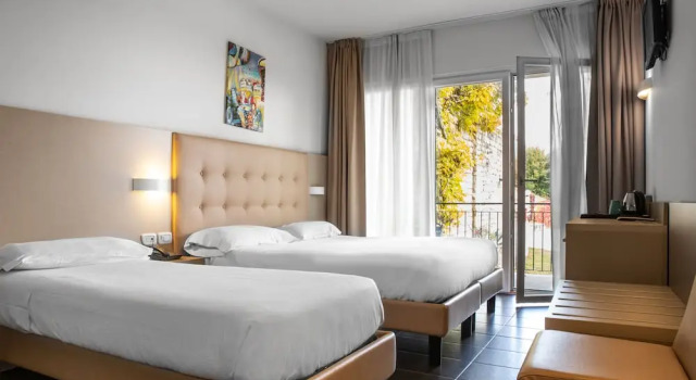 Трёхместный номер Standard с балконом и с видом на озеро Hotel Belvedere