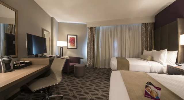 Четырёхместный номер Premium Crowne Plaza Saddle Brook by IHG