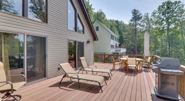 Коттедж с 3 комнатами с балконом Large Deck + Resort Amenities: Lake Ariel Retreat