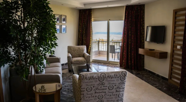 Люкс с балконом и с красивым видом из окна Tolip Taba Resort And Spa