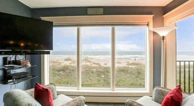 Номер Standard Coastline Condo with private Balcony to Enjoy Views of the Atlantic Ocean by RedAwning
