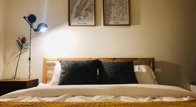 McCormick Place luxury corner apartment with optional parking for 6 guests
