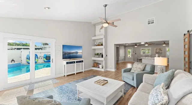 445 Watts Way, Varaa Lomakoti Hotellit Space Coast pysäköinnillä, Pysäköinti