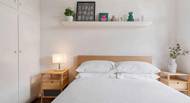 Contemporary 1-bed Unit Near Chapel St, Book Apartment  