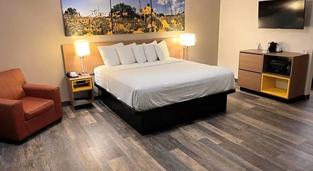 Люкс Days Inn & Suites by Wyndham Kaukauna WI